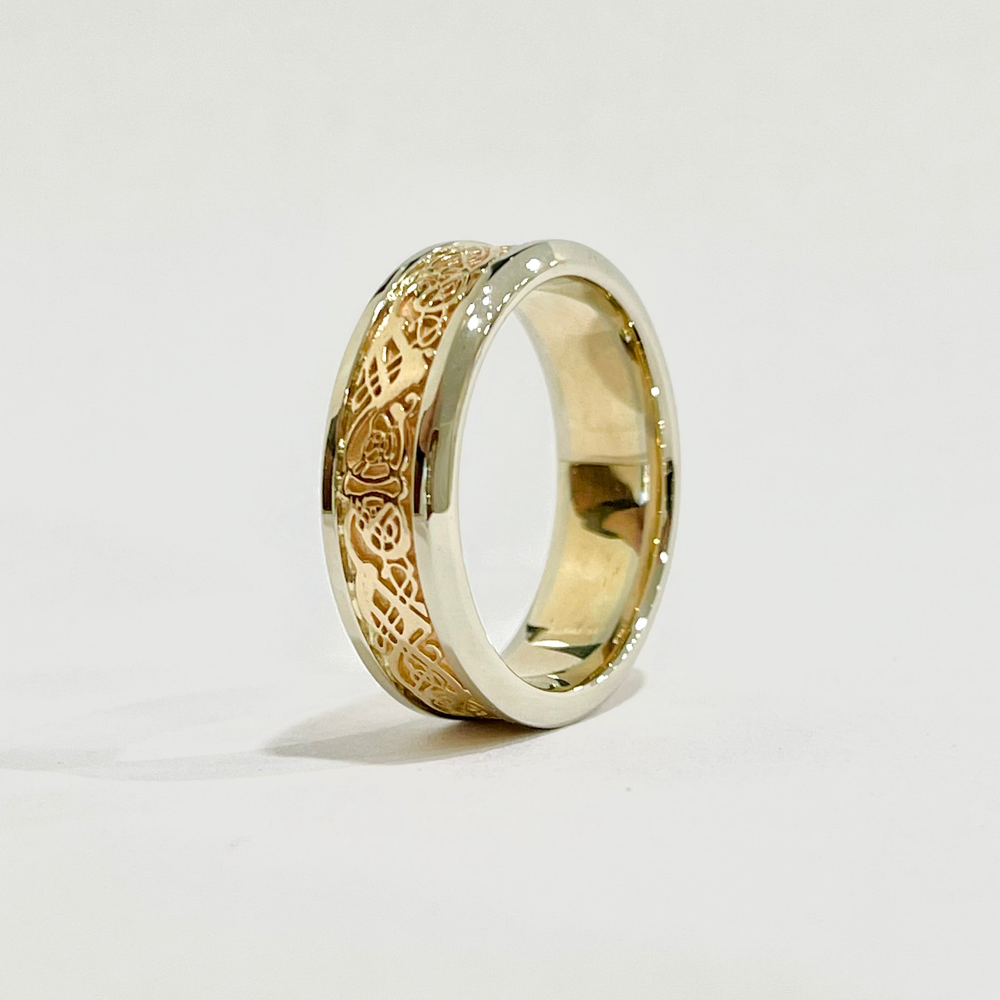 Mens gold band with unique detailing 