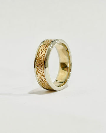 Mens gold band with unique detailing 